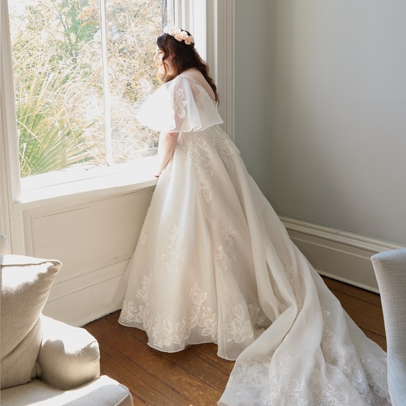 Meet your Posher, Lindsey - Picture 2 of 4